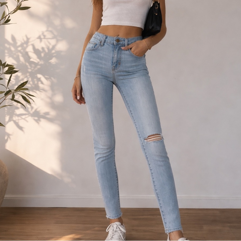 J brand rapture distressed light wash skinny jean ❤️